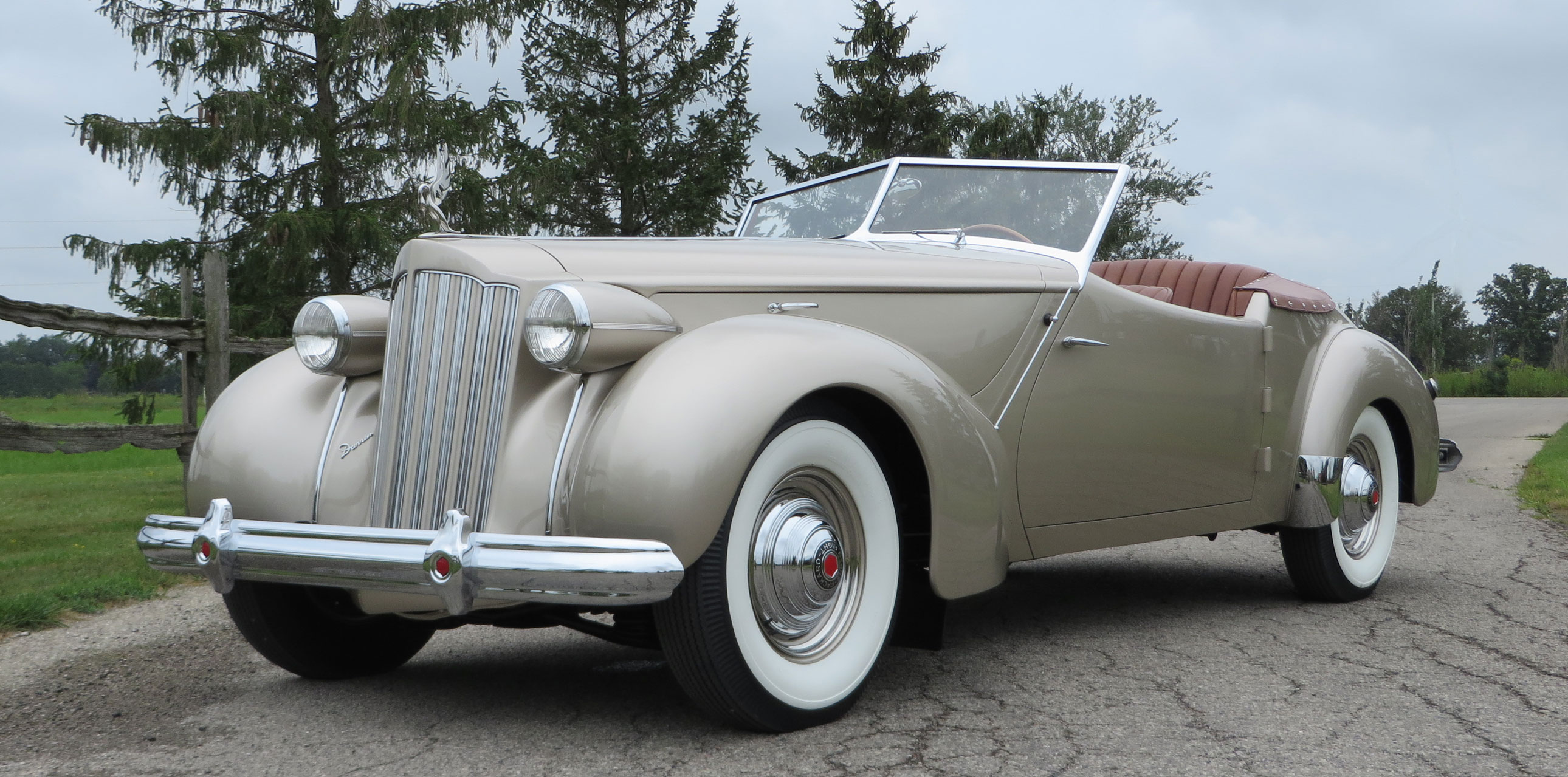 1939 Packard 1703 Super-8 Darrin Convertible Victoria | The Milwaukee Masterpiece